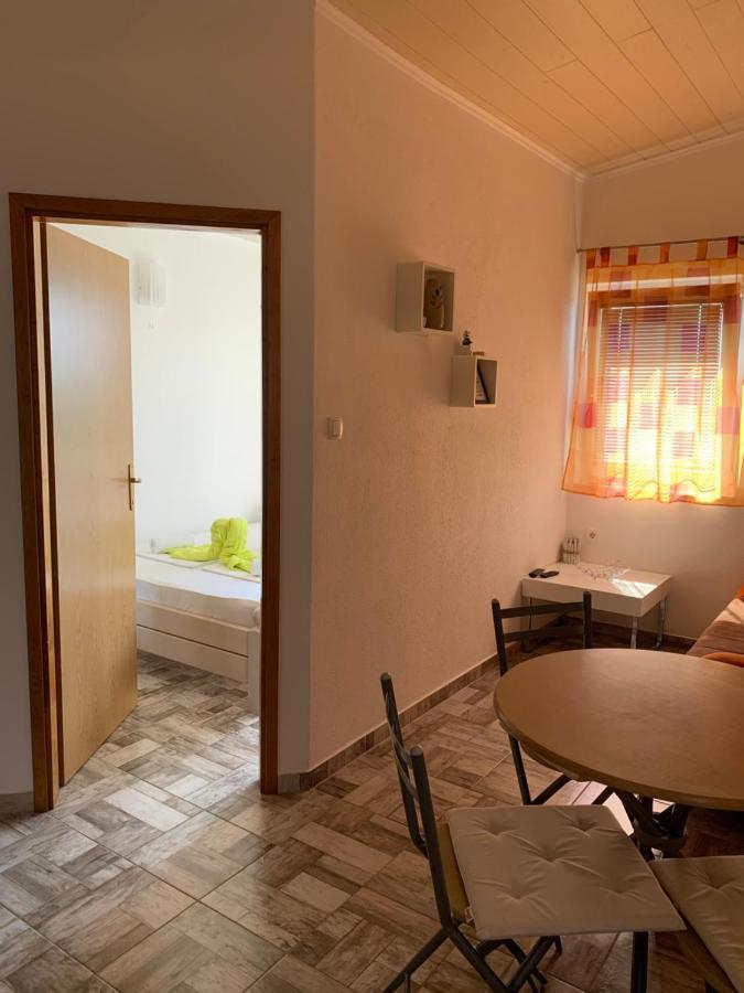 Studio Apartment Simi โตรกีร์ ภายนอก รูปภาพ